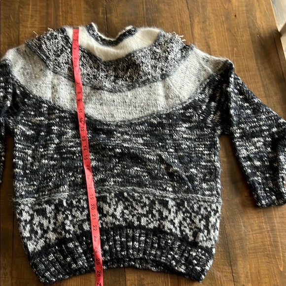 Chunky Knit Black and Gray Crew Neck Sweater - Picture 6 of 6